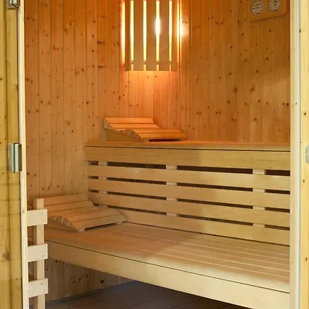 Au Pont De Raffiny Hotel 3*