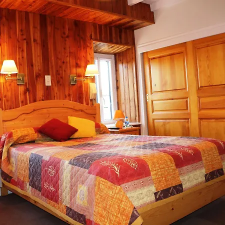 Au Pont De Raffiny Hotel Saint-Anthème